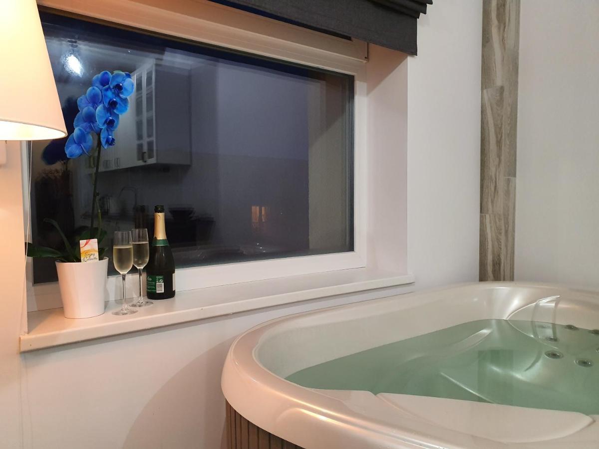 Apartamentai Su Jacuzzi Panevėžys Buitenkant foto